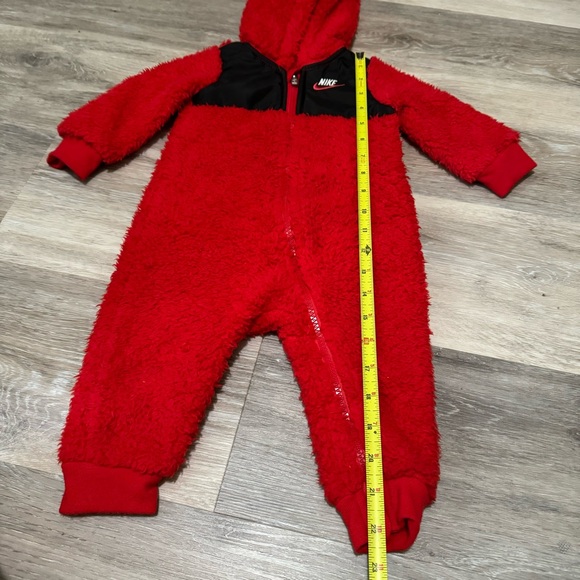 Nike Coverall Hoodie Sportswear Sleepwear Bodysuit (Univesity Red, 9 Months) - Picture 2 of 3